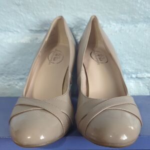 Life Stride Tan Heels Classic Design